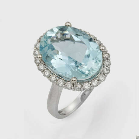 Entouragering mit Aquamarin und Brillanten - photo 1 Entouragering mit Aquamarin und Brillanten - photo 1