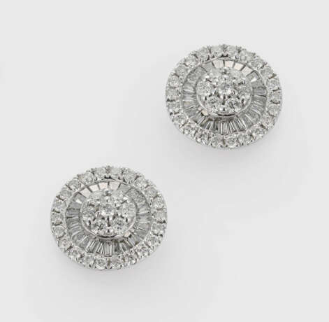 Paar feine Diamant-Ohrringe - фото 1 Paar feine Diamant-Ohrringe - фото 1