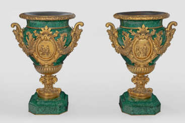 Paar repräsentative Malachitvasen im Napoleon III-Stil