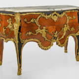 Große Prunkkommode "aux enfants" im Louis XV-Stil - photo 1