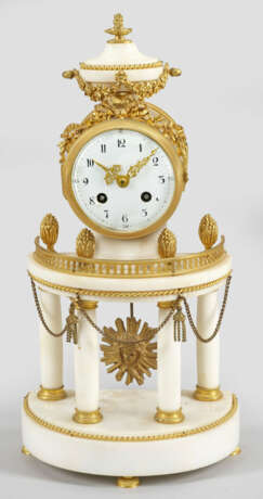 Portaluhr im Louis XVI-Stil - photo 1 Portaluhr im Louis XVI-Stil - photo 1