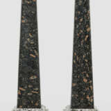 Paar dekorative Obelisken - photo 1