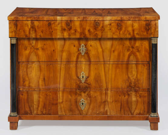 Große Biedermeier-Kommode - фото 1 Große Biedermeier-Kommode - фото 1