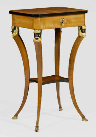 Biedermeier-Beistelltisch - photo 1