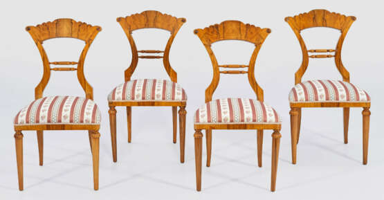 Satz von vier Biedermeier-Stühlen - photo 1 Satz von vier Biedermeier-Stühlen - photo 1