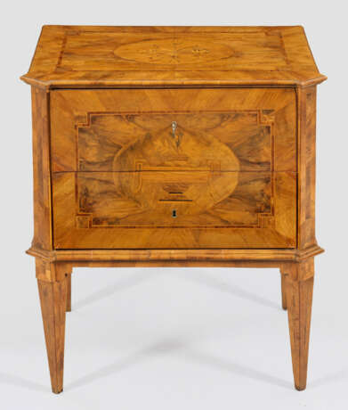 Kleine Louis XVI-Kommode - photo 1 Kleine Louis XVI-Kommode - photo 1