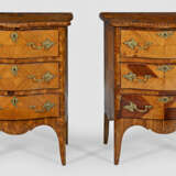 Zwei Louis XV-Pfeilerkommoden - photo 1