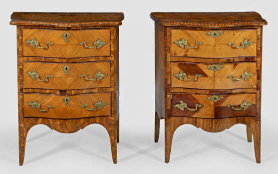 Zwei Louis XV-Pfeilerkommoden - photo 1