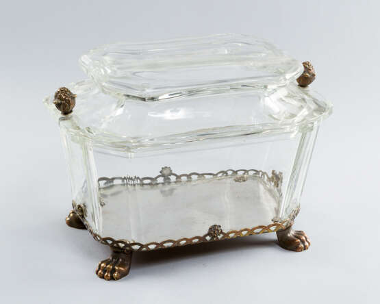 Glass Trunk, bronze feeds, lid, 19. Century - Foto 1