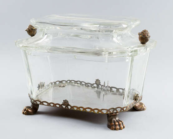 Glass Trunk, bronze feeds, lid, 19. Century - Foto 3