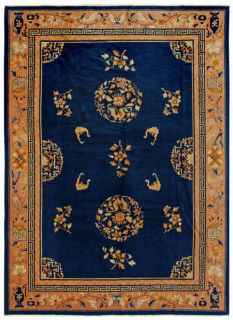 Großer alter China-Teppich - photo 1 Großer alter China-Teppich - photo 1