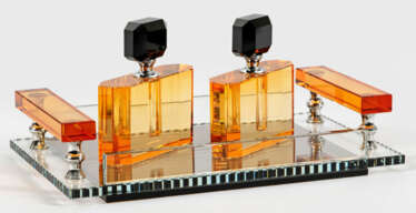 Paar Parfumflakons mit Tablett im Art Déco-Stil