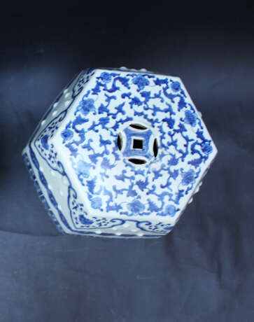 Two Chinese Garden seats , porcelain Qing Dynasty - photo 2