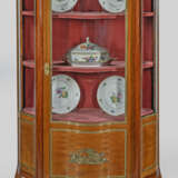 Salonvitrine im Louis XV-Stil - photo 1