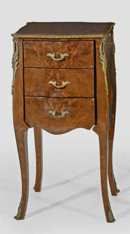 Pfeilerkommode im Louis XV-Stil - photo 1