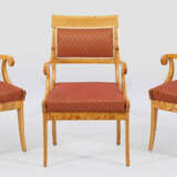 Drei Biedermeier-Armlehnstühle - photo 1