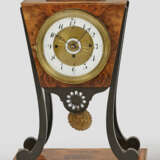 Kommodenuhr im Biedermeier-Stil - photo 1