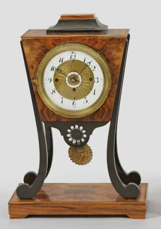Kommodenuhr im Biedermeier-Stil - photo 1