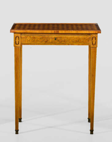 Louis XVI-Beistelltisch - photo 1