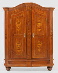 Spätklassizistischer Dielenschrank