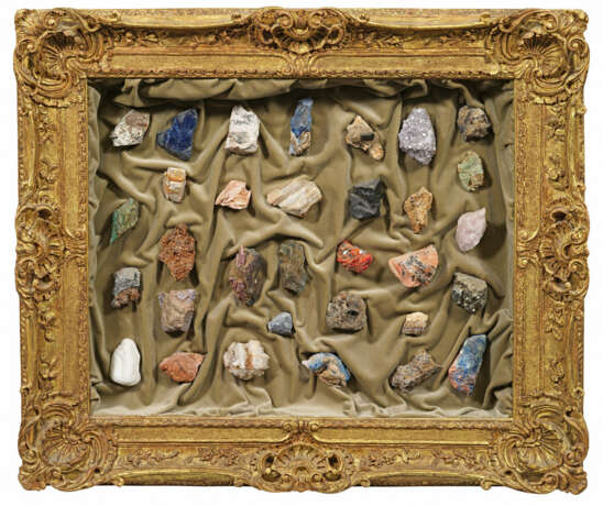 Außergewöhnlicher Wunderkammer-Schaukasten mit Mineralien - фото 1 Außergewöhnlicher Wunderkammer-Schaukasten mit Mineralien - фото 1