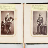 Fotoalbum mit Porträtaufnahmen royaler Persönlichkeiten - photo 1