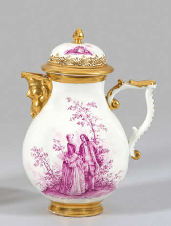 Kaffeekanne mit Watteauszenen in Purpur-Camaieumalerei - photo 1
