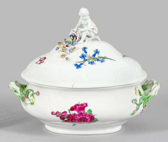 Große Deckelterrine mit Blumendekor - photo 1 Große Deckelterrine mit Blumendekor - photo 1