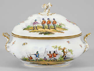 Große Deckelterrine mit Soldatenszenen