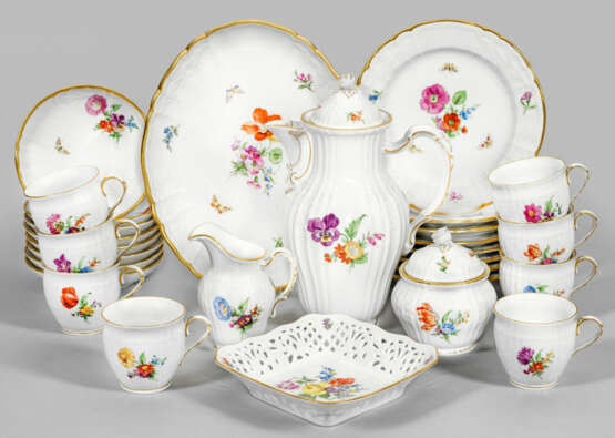 Kaffeeservice "Rocaille" mit Blumendekor - фото 1