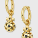 Paar extravagante Creolen mit Saphiren - photo 1