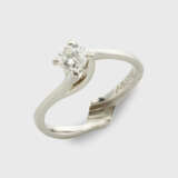 Klassischer Brillantsolitär-Ring - фото 1