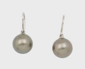 Paar klassische Tahiti-Perlohrringe