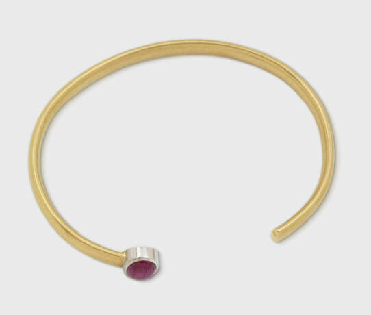 Klassischer Rubin-Armreif - фото 1