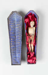 Miniature, Sarcophagus with carved bone skeleton, wood painted, 18./19. century