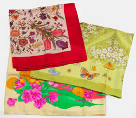 Drei Vintage-Seidentücher