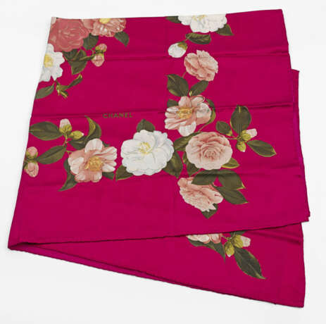 Großes Vintage-Seidentuch von CHANEL - photo 1 Großes Vintage-Seidentuch von CHANEL - photo 1