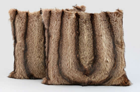 Paar große Pelzkissen - photo 1