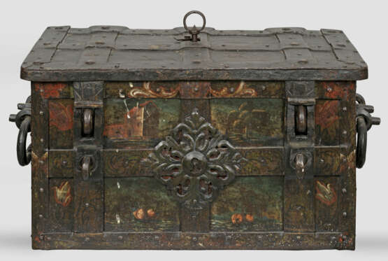 Große Barock-Eisentruhe - photo 2 Große Barock-Eisentruhe - photo 2