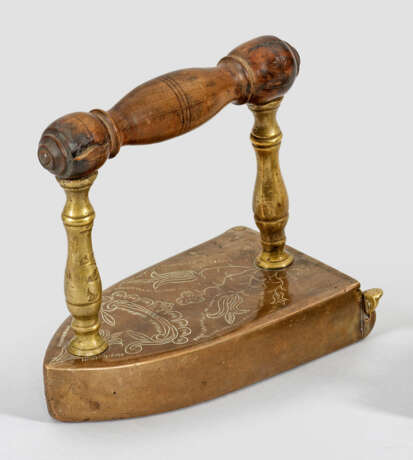 Bügeleisen mit Blumendekor - photo 1 Bügeleisen mit Blumendekor - photo 1