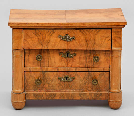Charles X-Modellkommode - photo 1 Charles X-Modellkommode - photo 1