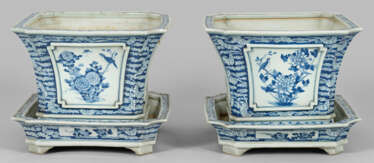 Paar große Cachepots mit Vogeldekor in Blaumalerei