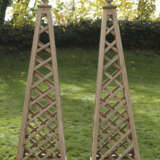 Paar große Obelisken als Rankgerüste - photo 1
