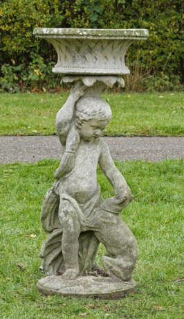 Skulpturales Pflanzgefäß als Parkdekoration - Foto 1