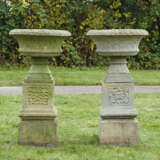 Paar Parkvasen auf Podestsockeln - Foto 1