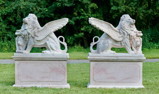 Paar große dekorative geflügelte Portallöwen - фото 1