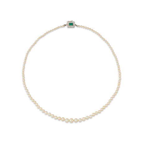 NATURAL PEARL, CULTURED PEARL, EMERALD AND DIAMOND NECKLACE - photo 1 NATURAL PEARL, CULTURED PEARL, EMERALD AND DIAMOND NECKLACE - photo 1