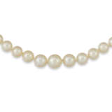 NATURAL PEARL, CULTURED PEARL, EMERALD AND DIAMOND NECKLACE - photo 2