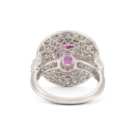 COLOURED SAPPHIRE AND DIAMOND RING - photo 3
