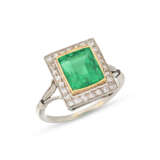 EMERALD AND DIAMOND RING - photo 1